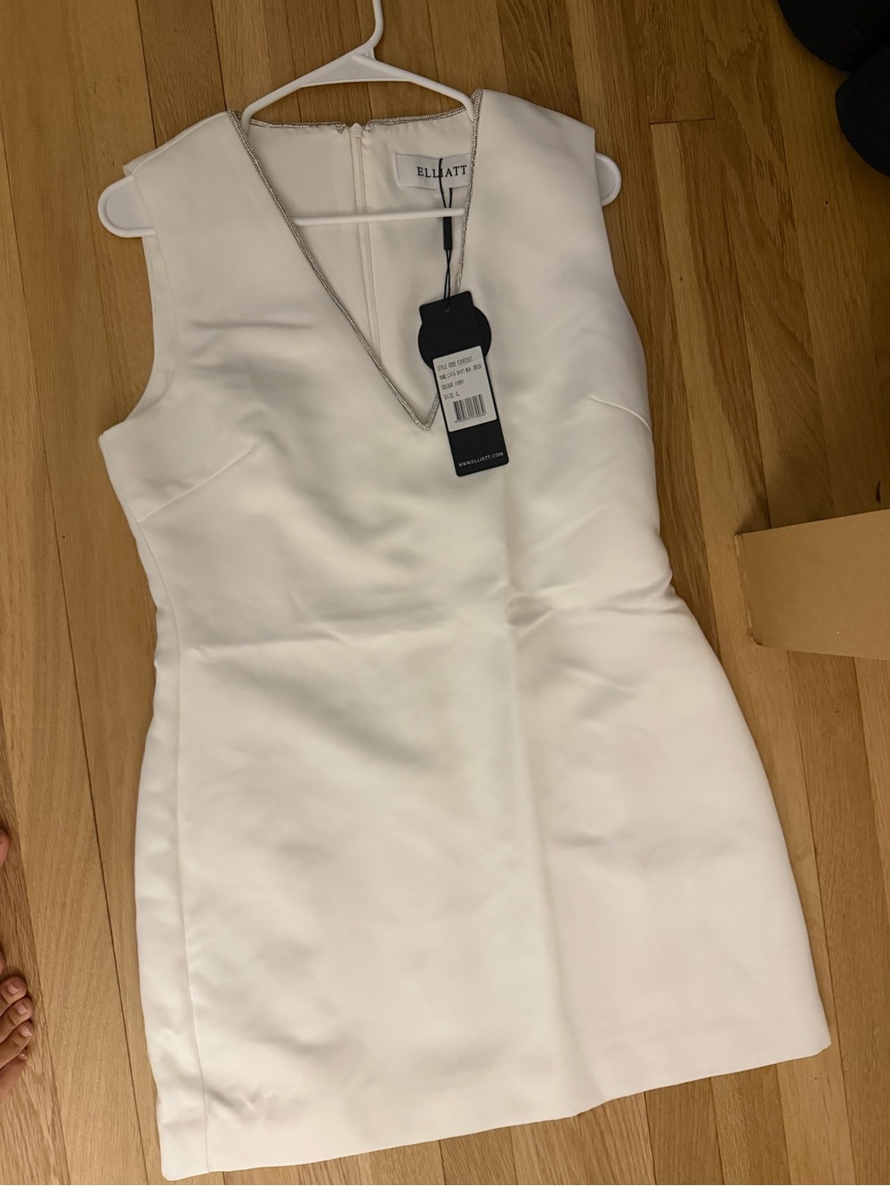Elliatt Ivory V-Neck Sleeveless Mini Dress